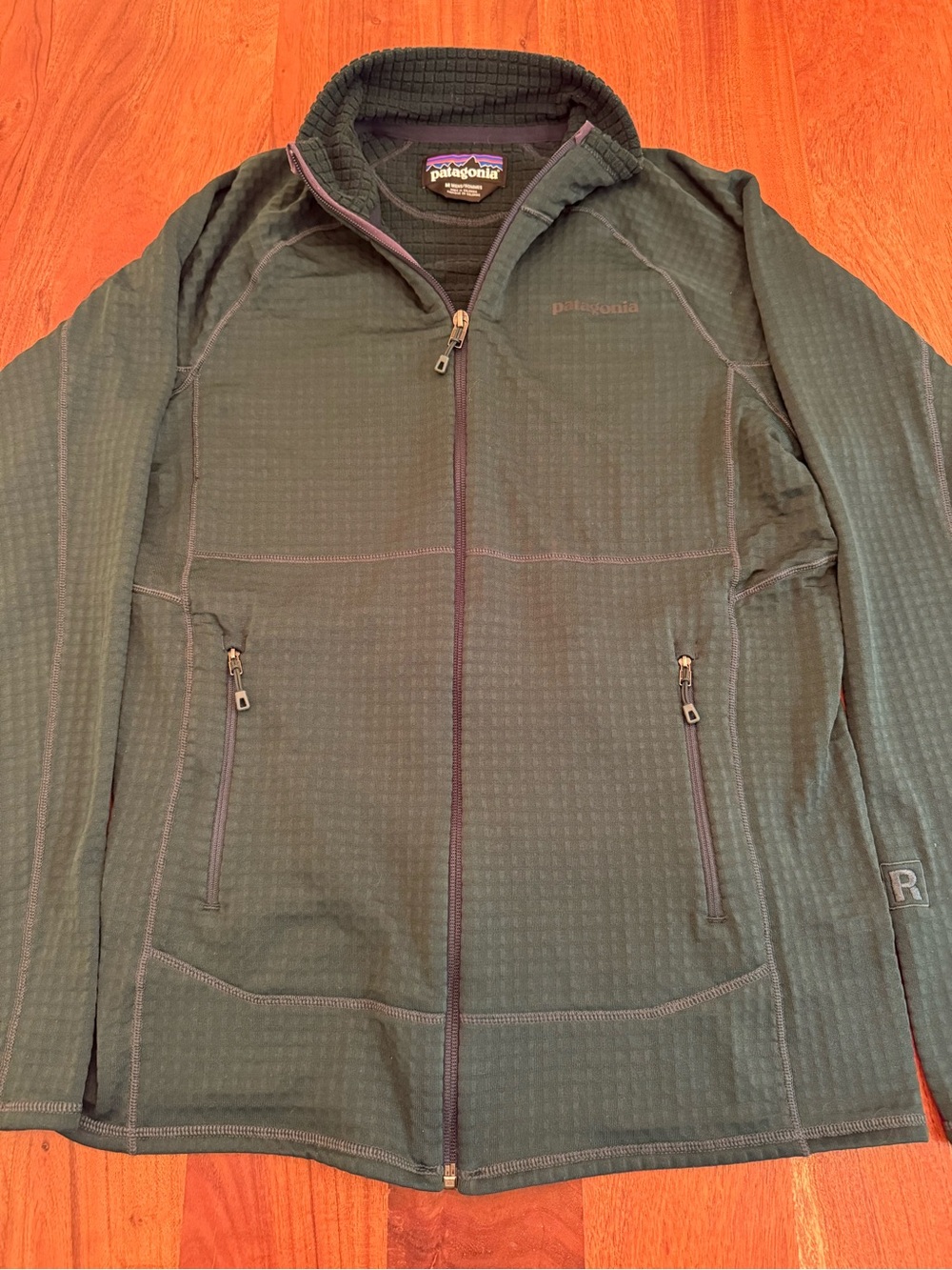 Men’s Green Patagonia Zip-Up - Medium